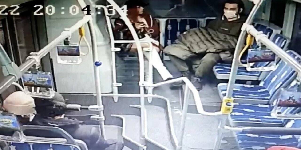 Metrobüste taciz iddiasına kadından tekme tokat dayak kamerada