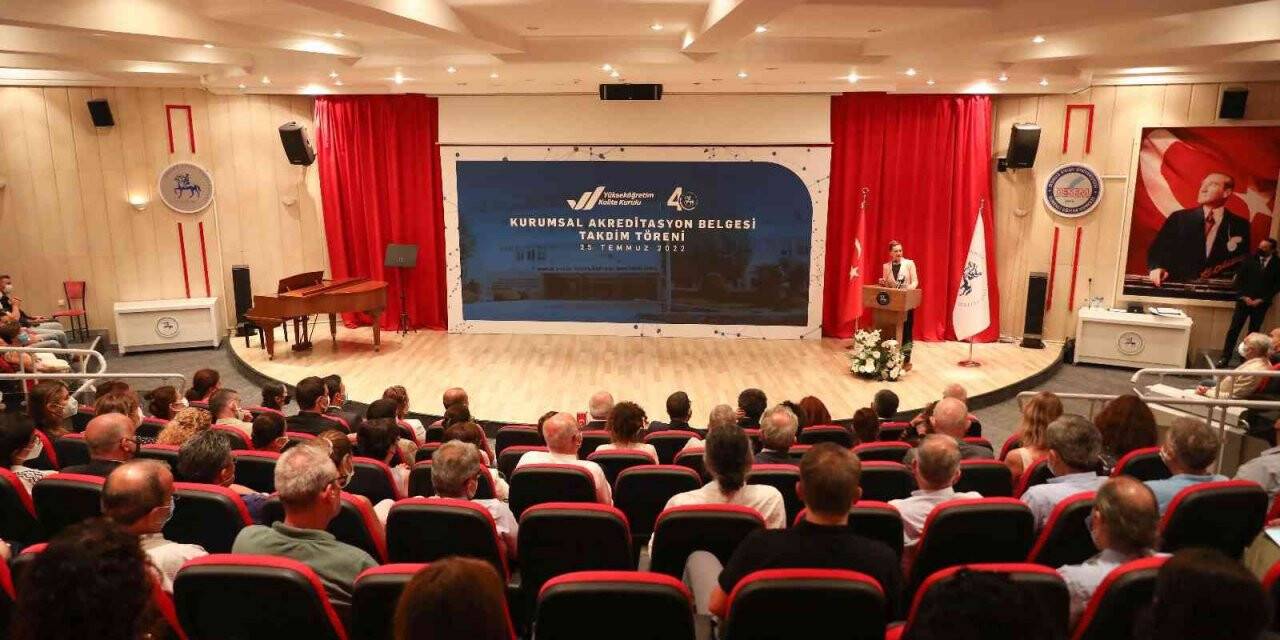 DEÜ, kurumsal akreditasyon belgesine kavuştu