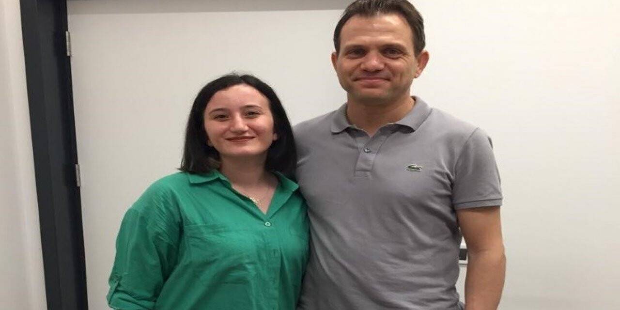 Doğduktan sonra ilk defa dik durabildi