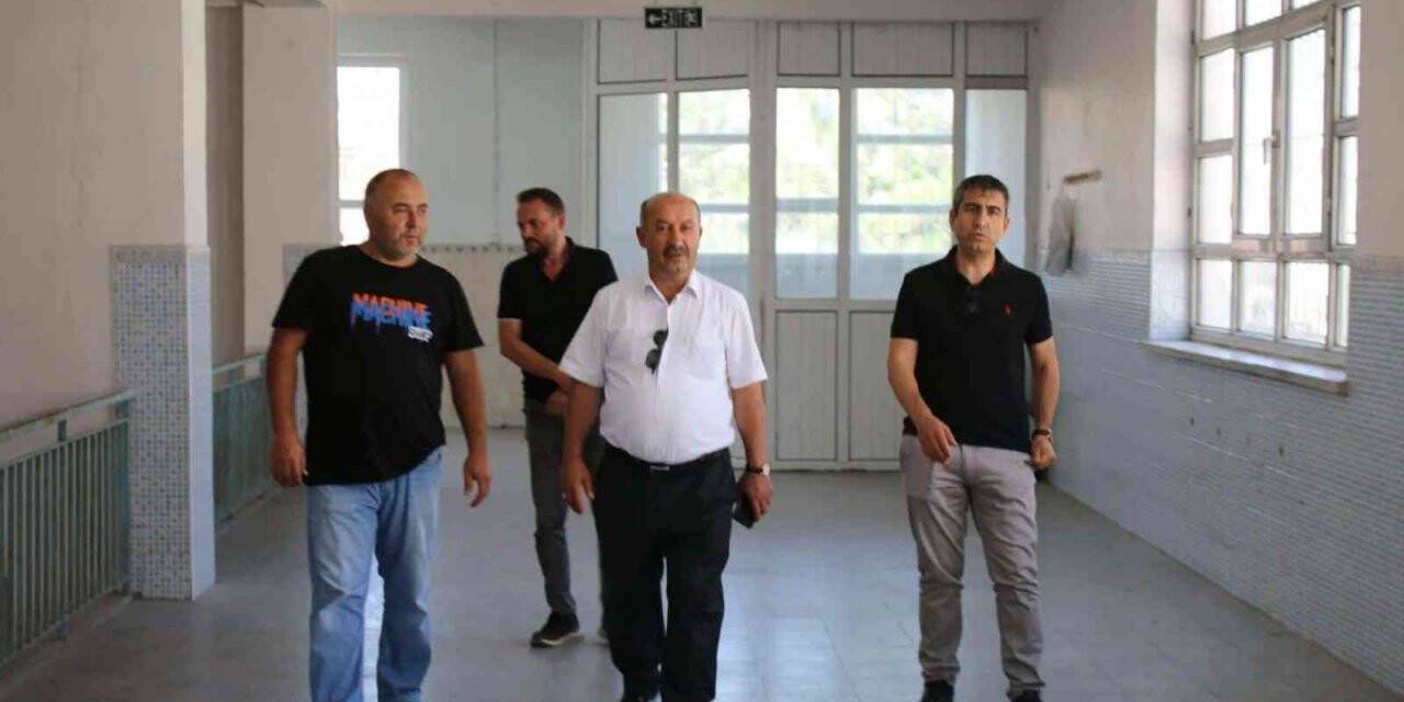 Şule Mete Tetik İmam Hatip Ortaokulu’nda tamirat ve tadilat çalışmalarını inceledi