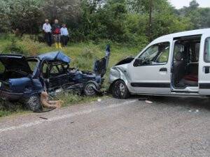 Trafik Kazası: 1 Ölü, 2 Yaralı