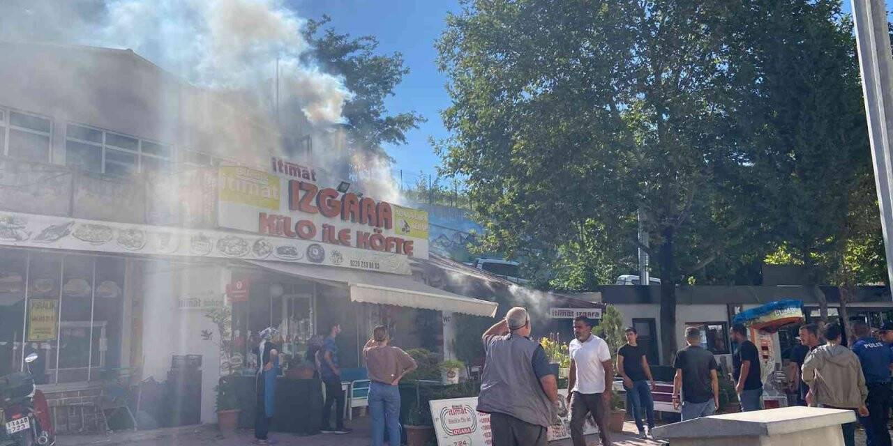 Bilecik’te bir işyerinin bacasında çıkan yangın korkuttu