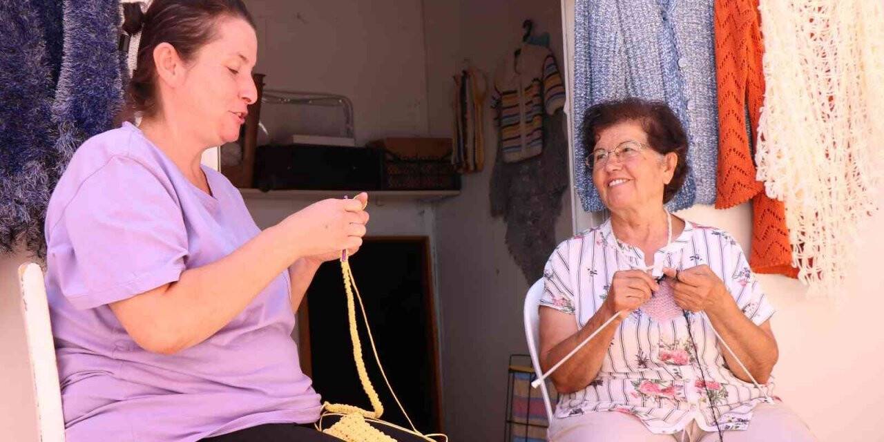 Kırşehir’de el işi hazırlanan ürünler, kız çocuklarının okuması için harcanıyor