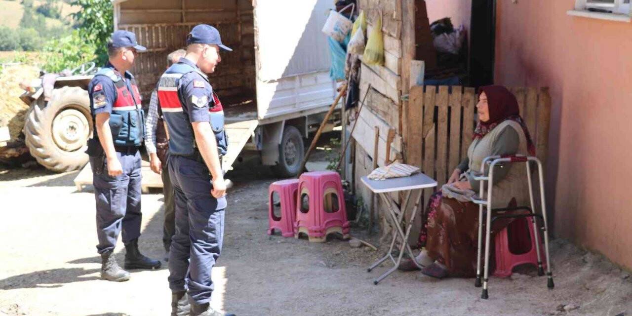 "Parmak izi alacağız" diyerek altınlarını dolandırdı, kaçmaya çalışırken yakalandı