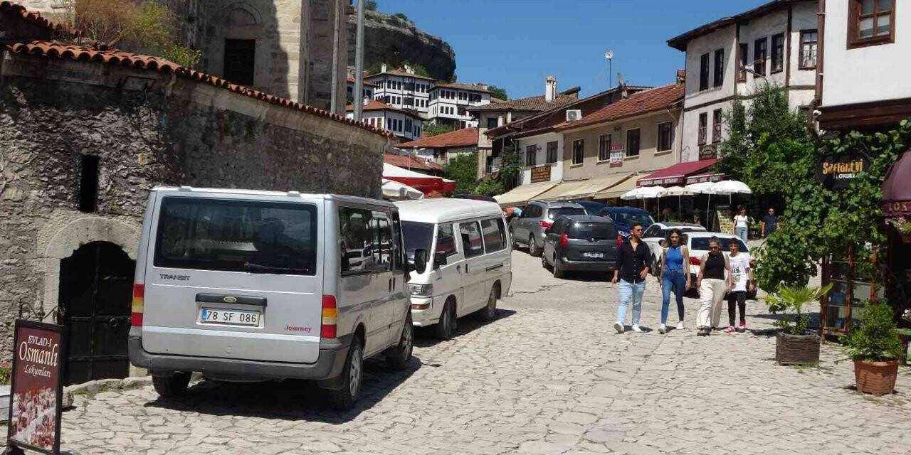 Osmanlı kenti Safranbolu’daki park sorunu turistleri ve esnafı zor durumda bırakıyor