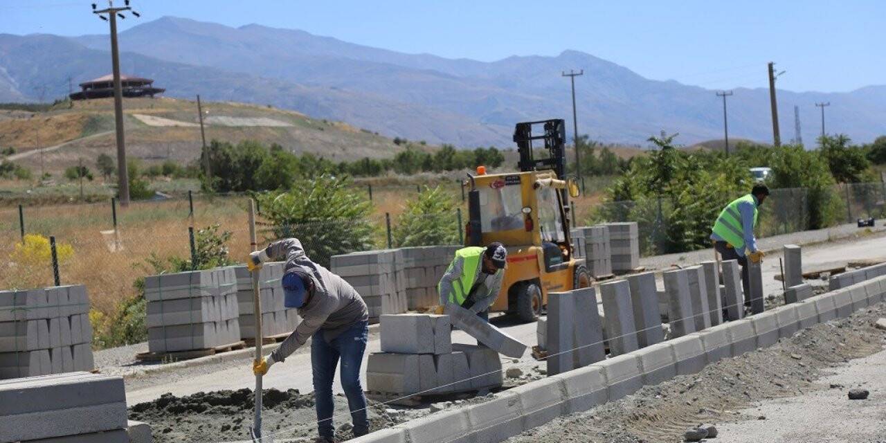 Şehrin farklı bölgelerinde üst yapı çalışmaları devam ediyor