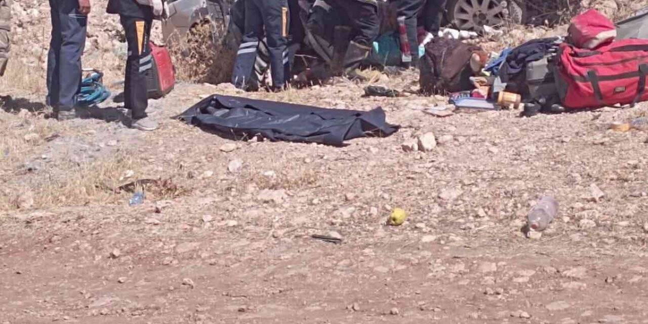 Şanlıurfa’da otomobil şarampole devrildi: 1 ölü, 1 yaralı