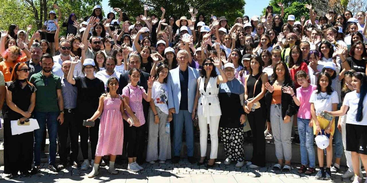 Ankara Büyükşehir Belediye Başkanı Yavaş’tan İngilizce Yaz Kampı’ndaki çocuklara ziyaret