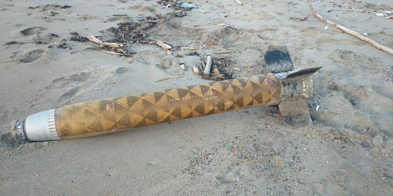 Sinop’ta deniz kenarında roket mermisi bulundu
