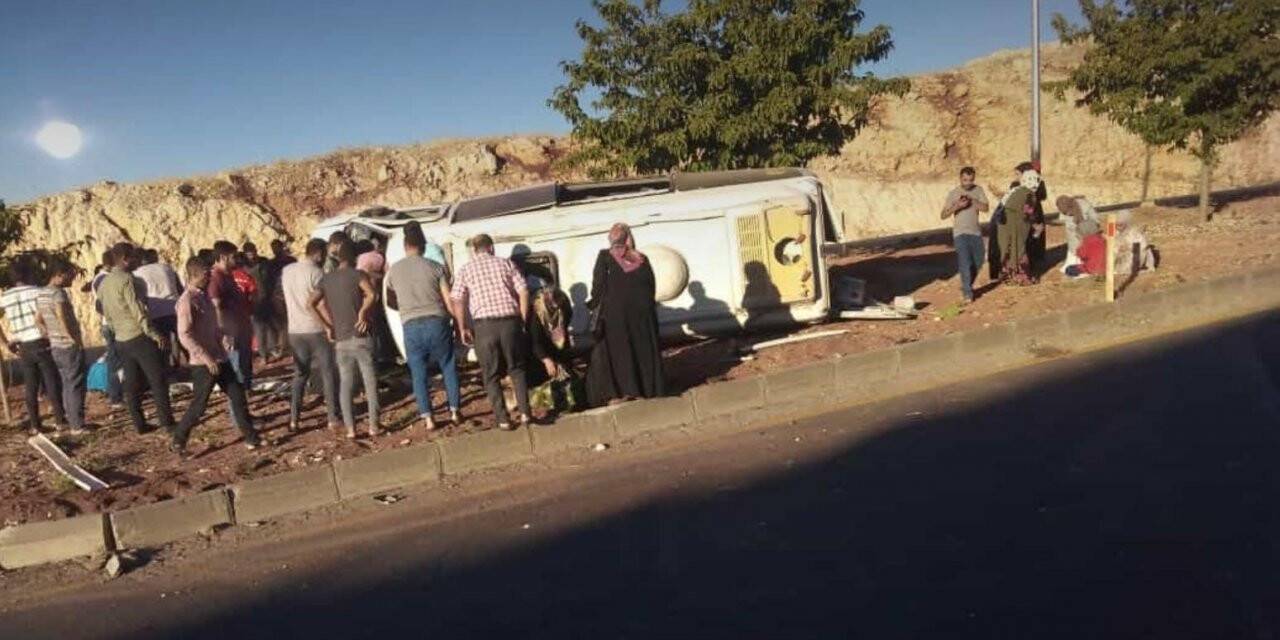 Şanlıurfa’da işçi servisi devrildi: 10 yaralı