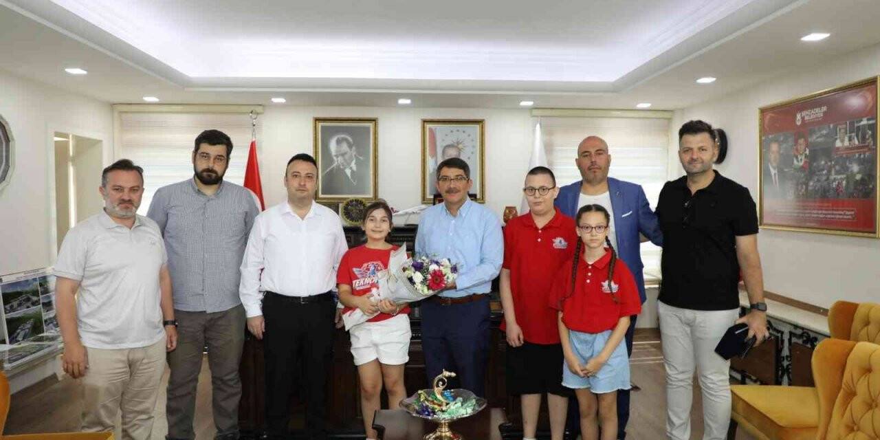 Bilim Sanat Merkezinin başarılı öğrencilerinden Başkan Çelik’e teşekkür