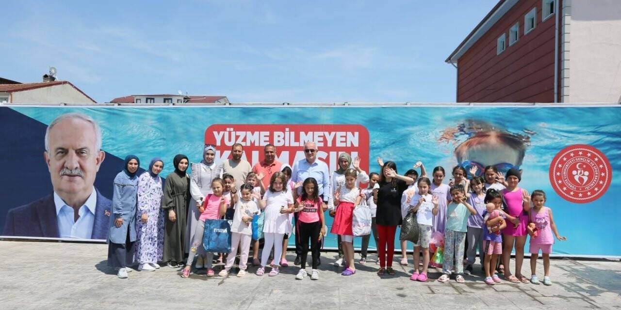 Derince’de bin 200 öğrenciye yüzme eğitimi