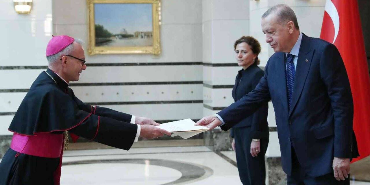 Vatikan Büyükelçisi Solczyński’, Cumhurbaşkanı Erdoğan’a güven mektubu sundu