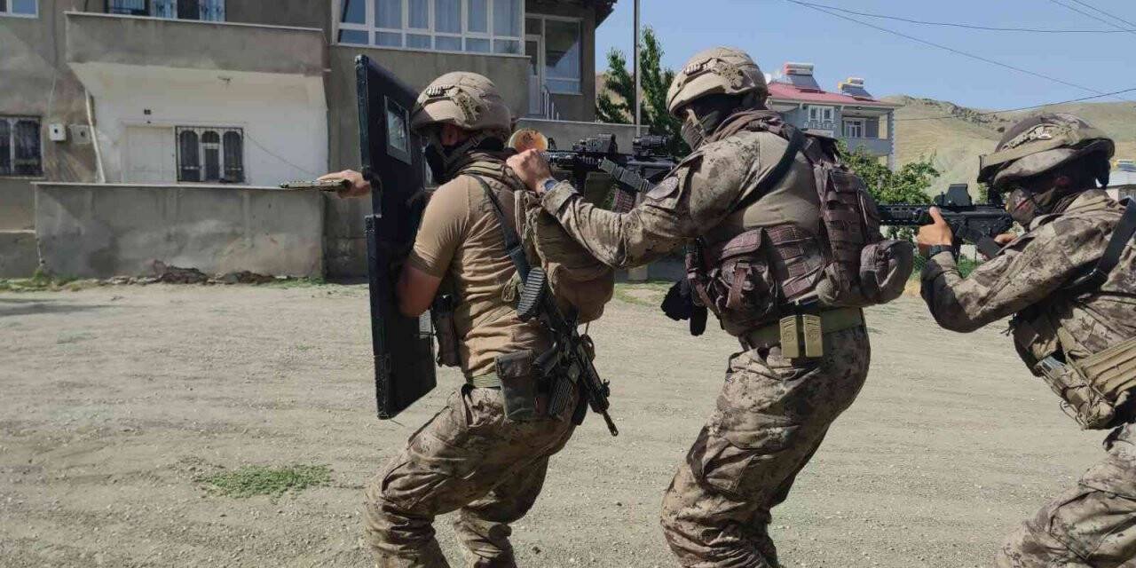 Kiraladığı ahırda göçmen kaçakçılığı