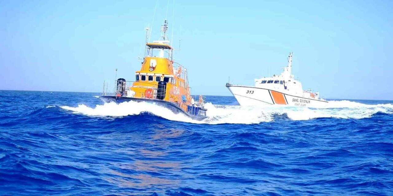 Yunan Sahil Güvenliği, yelkenli tekneyi taciz etti, Türk askeri “rotanızı değiştirmeyin, tam yol ileri” dedi