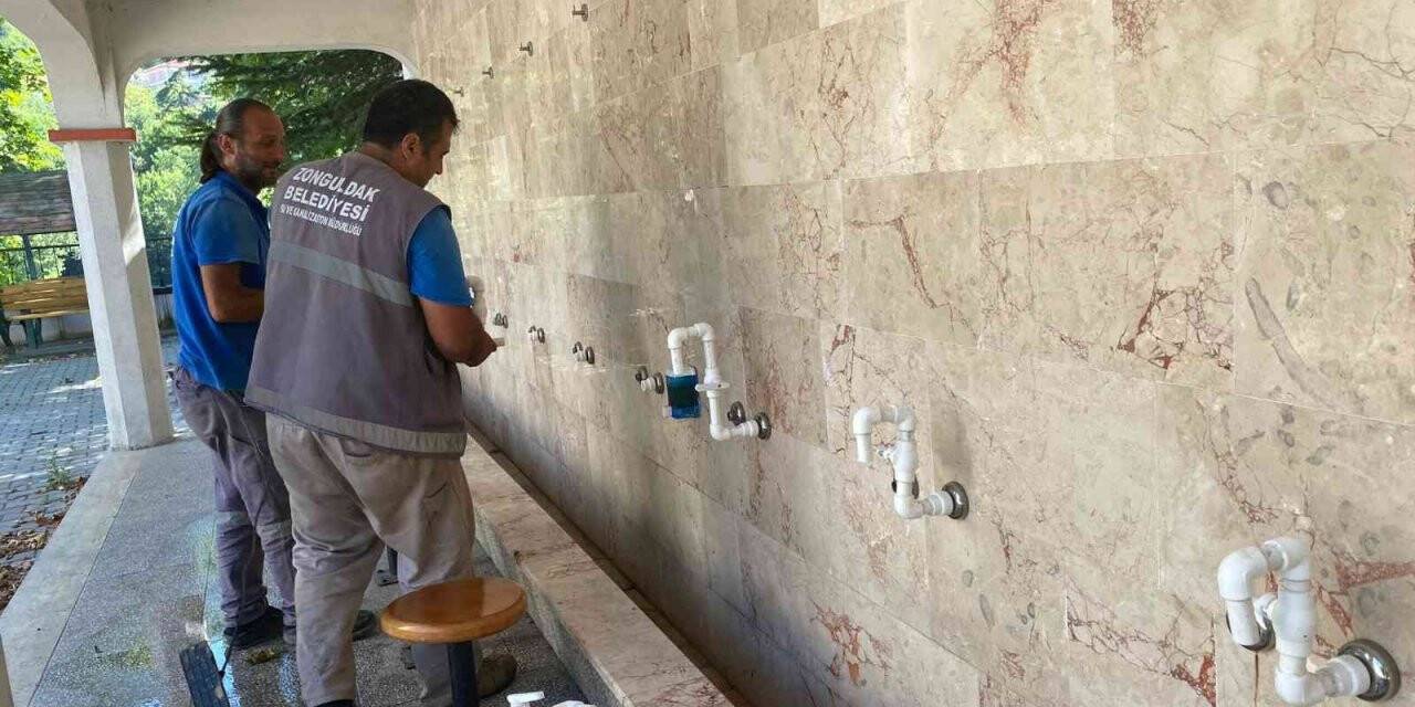 3 kez muslukları çalınan camiye plastik borulu çözüm