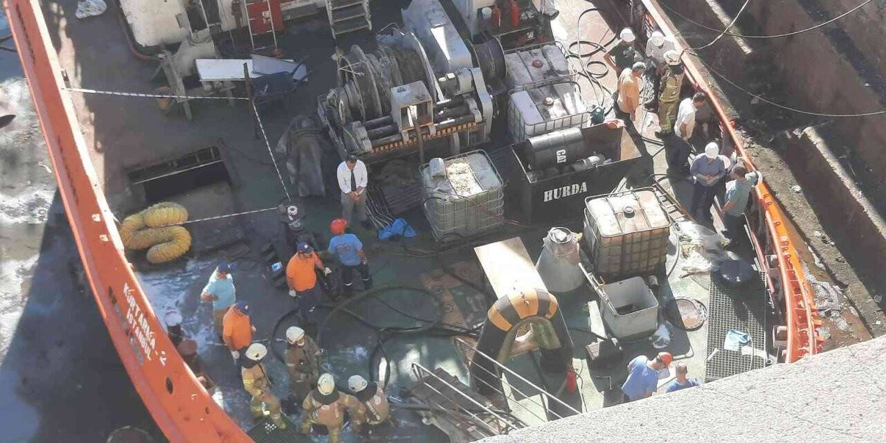 Tarihi Haliç Tersanesinde yangın