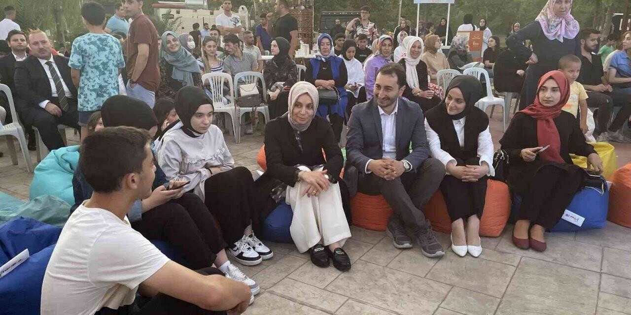AK Parti Genel Başkan Yardımcısı Leyla Şahin Usta, Esenler’de gençlerle buluştu