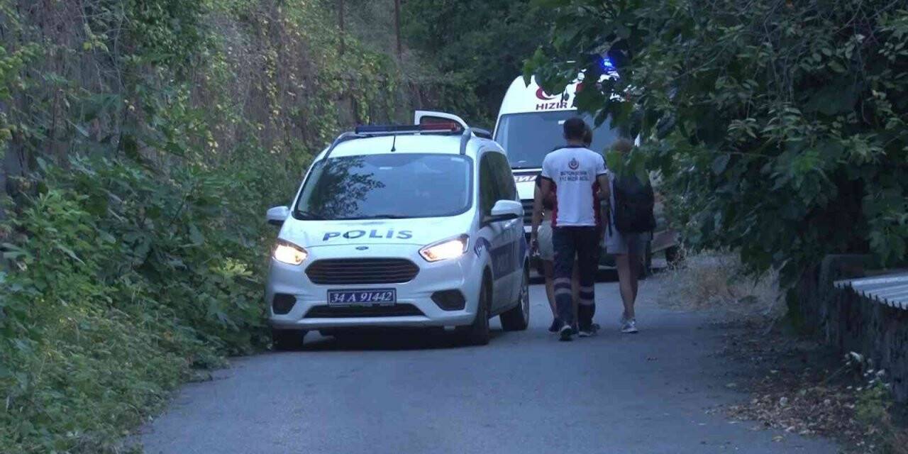 Beykoz’da 2 katlı binanın çatısı alevlere teslim oldu