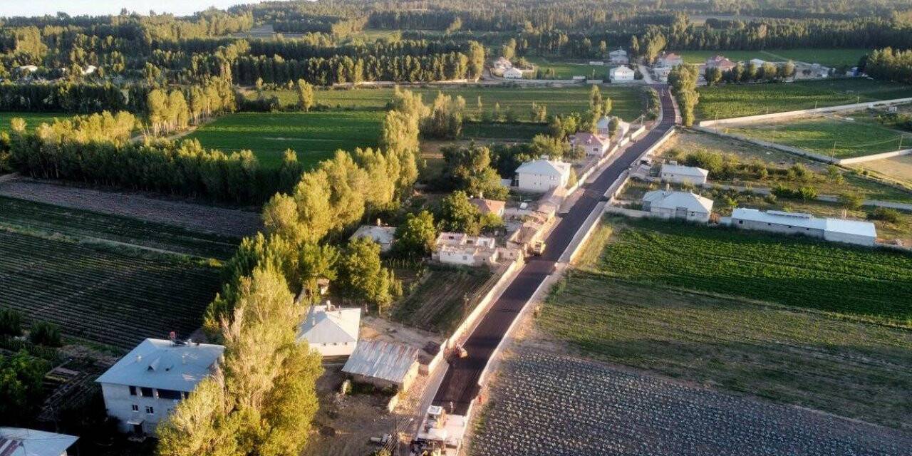 Van Büyükşehir Belediyesinden Erciş’e 22 kilometrelik asfalt