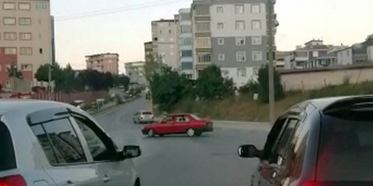 Samsun’da düğün konvoyunda 2 araç drift yaptı