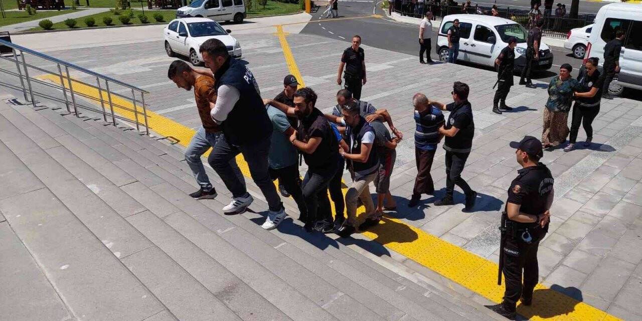 Husumetli iki ailenin çatışmasında bekçi yaralanmıştı: 8 kişi tutuklandı