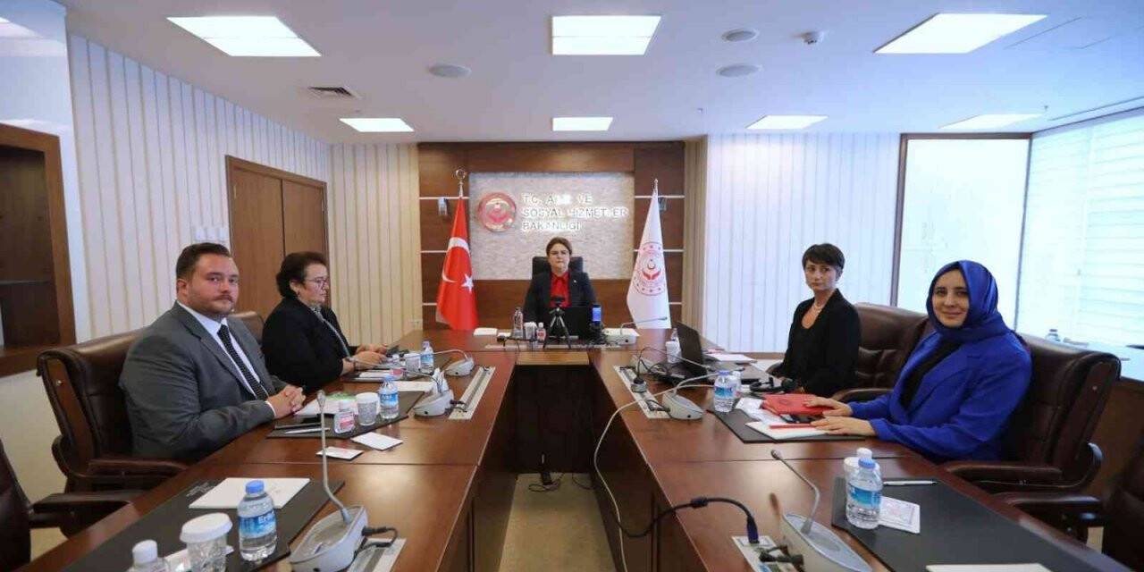 Bakan Yanık: "Gerek eğitim gerekse girişimcilik noktasında tüm tarafların desteğini alarak kadınların girişimcilik potansiyellerini ortaya çıkarmak üzere politikalar geliştirmeliyiz”