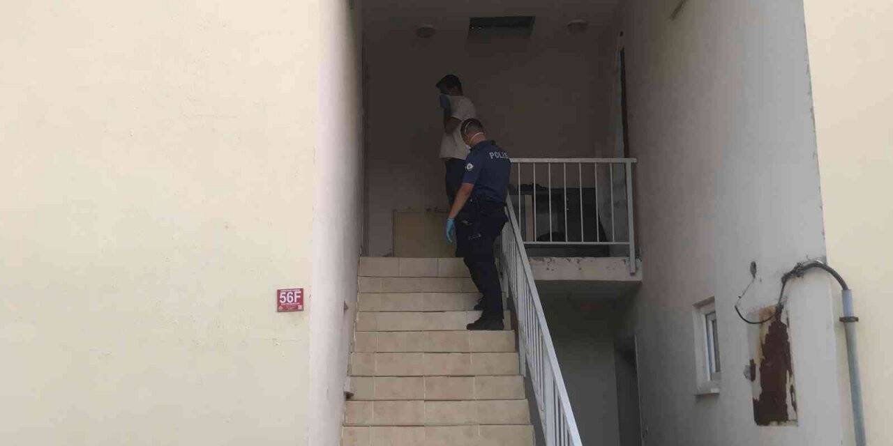 Kötü koku yayılan evden ceset çıktı