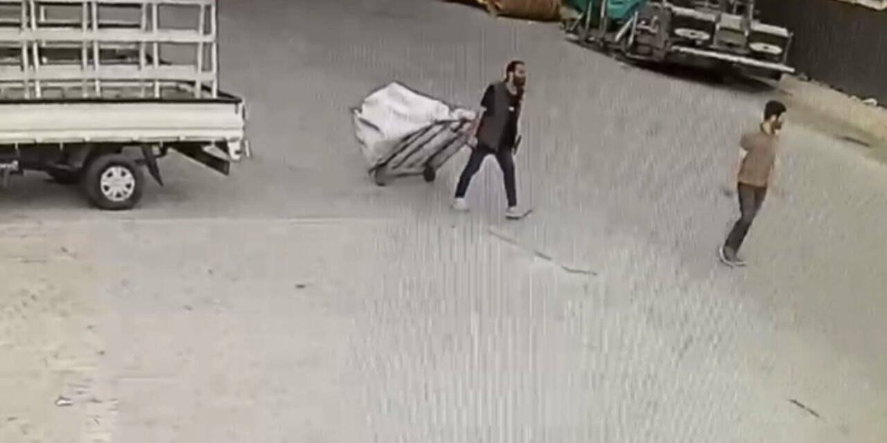 İstanbul’da “pes” dedirten hırsızlık kamerada: Çekçekle gelip kırıcı çaldılar