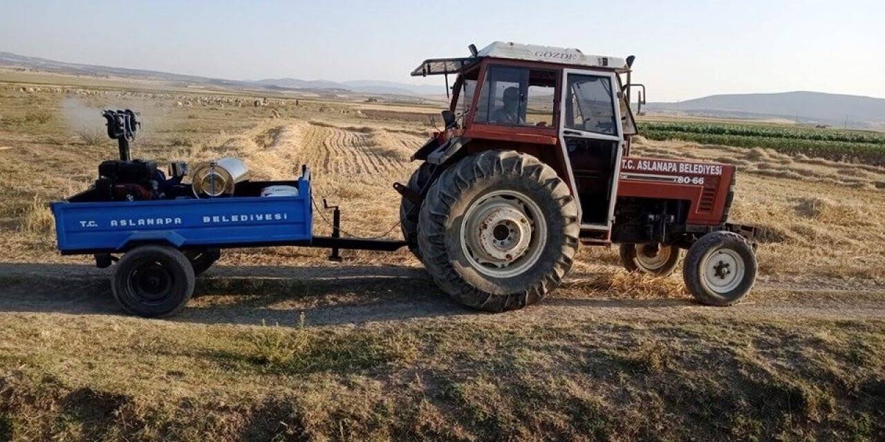 Aslanapa Belediyesi’nden haşere ilaçlama çalışması