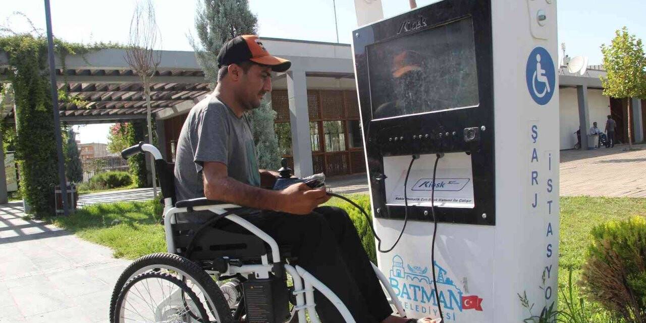 Batman’da hırsızlar engelli vatandaşların araç şarj istasyonlarına dadandı