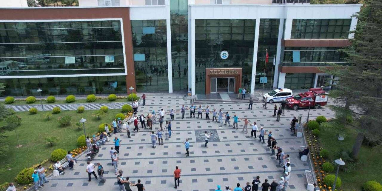 Suluova Belediyesi’nde yüzde 60’lık maaş zammına davul-zurnalı kutlama