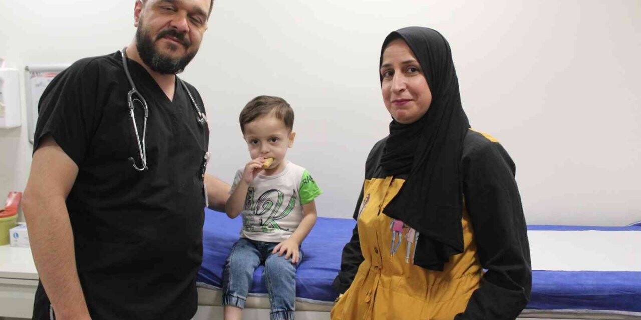 Yemek yiyemeyen akalazya hastası çocuk Türkiye’de sağlığına kavuştu