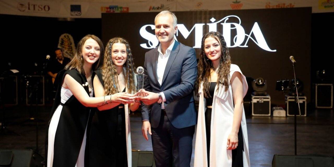 Samida İnegöllü hayranlarıyla buluştu