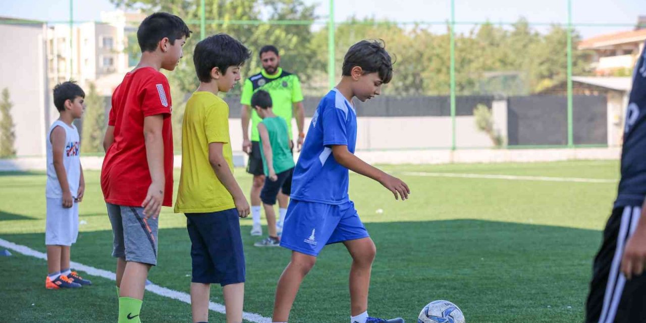 Futbolun genç yetenekleri Buca’da keşfediliyor