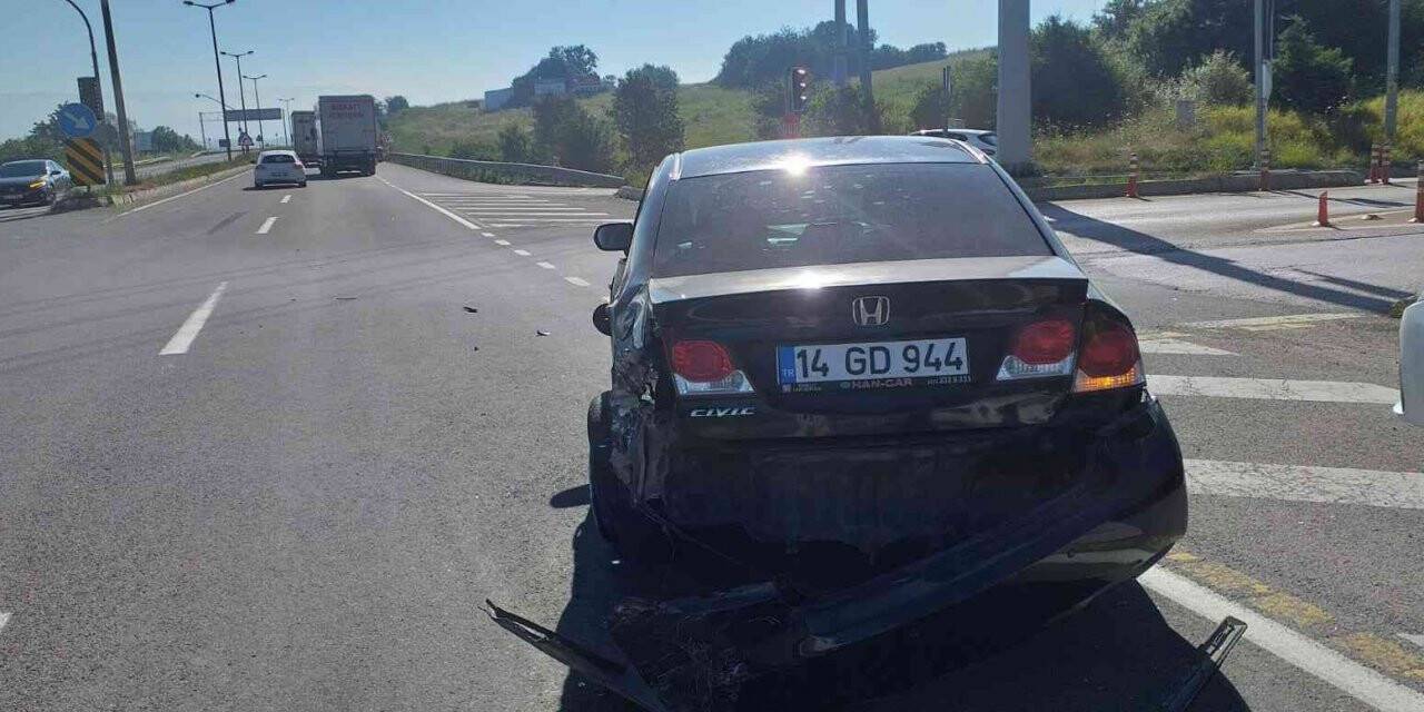 Kamyonun arkadan çarptığı otomobildeki 3 kişi yaralandı