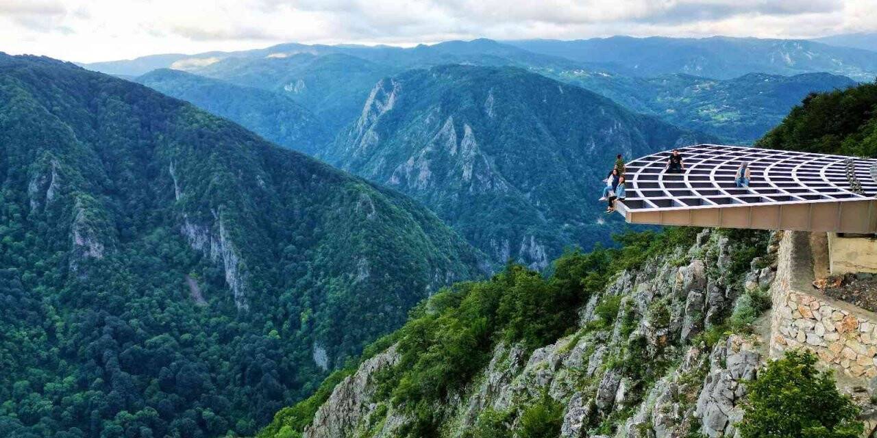 Buraya çıkmak yürek ister