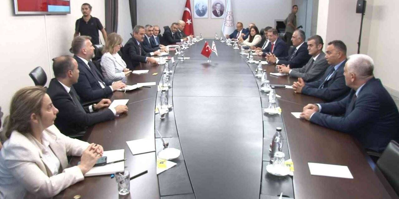 Milli Eğitim Bakanı Özer, KKTC’li mevkidaşı Çavuşoğlu ile bir araya geldi