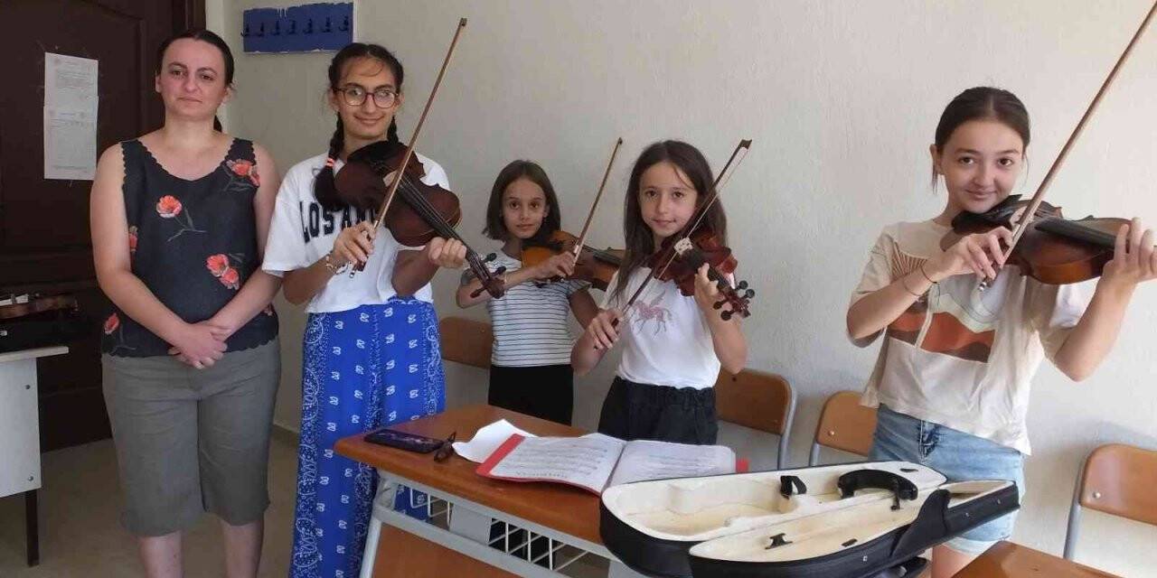 Burhaniyeli öğrenciler sonbahar konserine hazırlanıyor