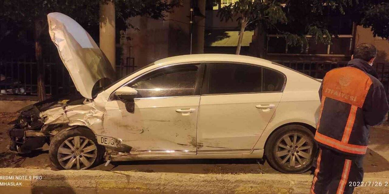 Gümüşhane’de hatalı sollama sonucu iki otomobil kafa kafaya çarpıştı: 2 yaralı