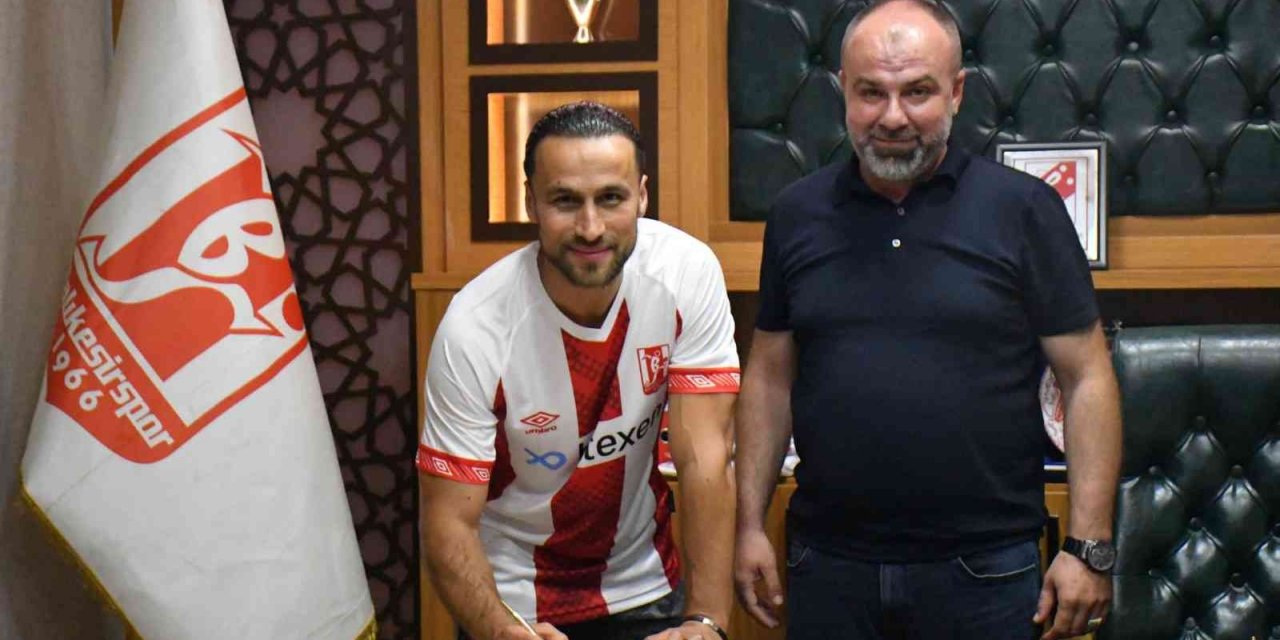 Balıkesirspor Kaptan Atilla ve İbrahim Halil Çolak ile sözleşme yeniledi