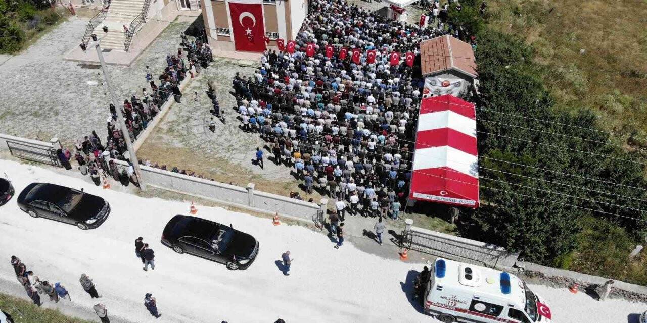 Afyonkarahisar kahramanını uğurladı