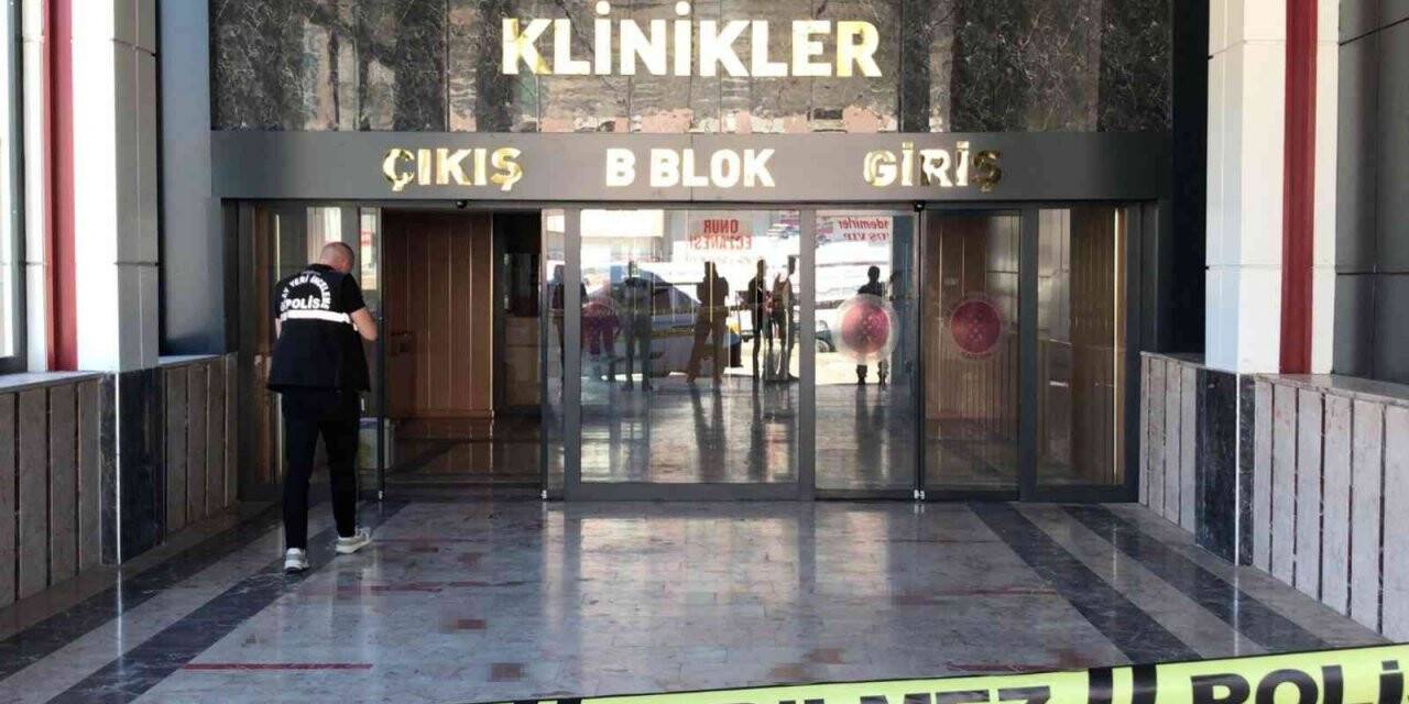 Hastanedeki silahlı kavgada seken kurşunlardan biri bekleyen vatandaşa isabet etmiş