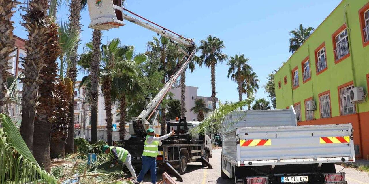 Toroslar’da okulların çevre düzenlemesi yapılıyor