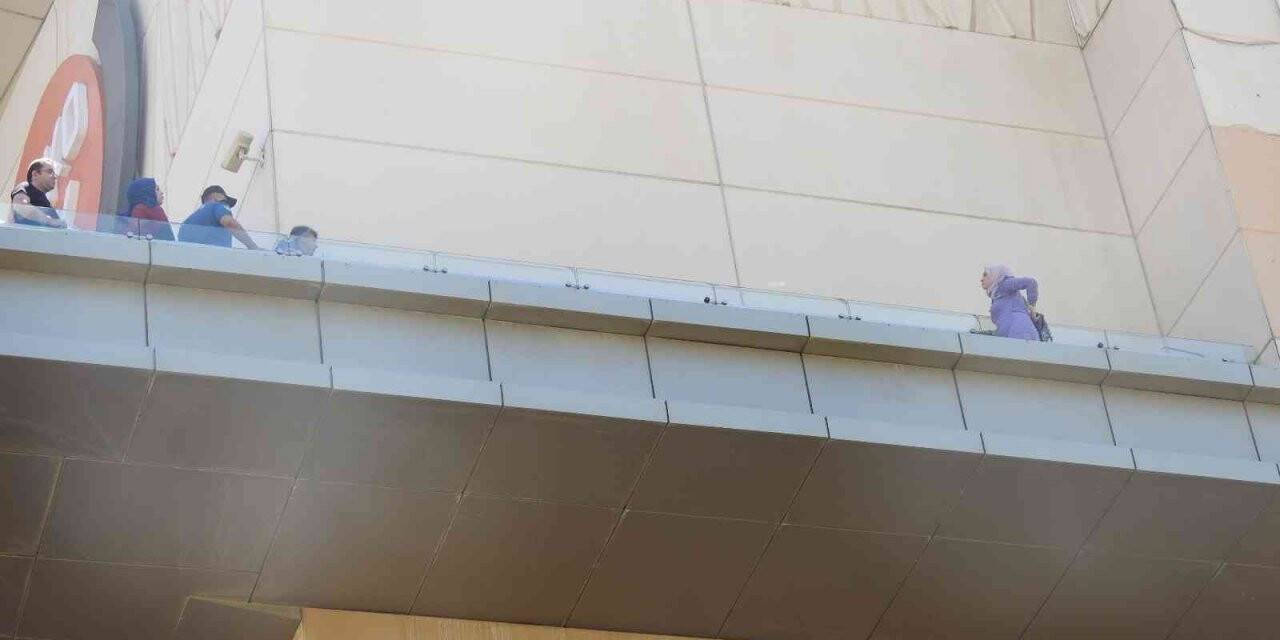 Genç kadını intihardan emniyet müdürü vazgeçirdi