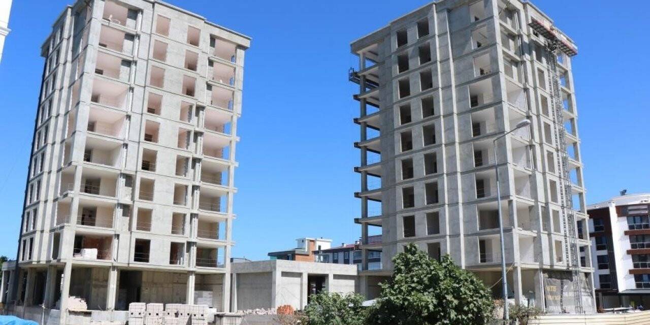 İnşaattan düşen 22 yaşındaki işçi hayatını kaybetti