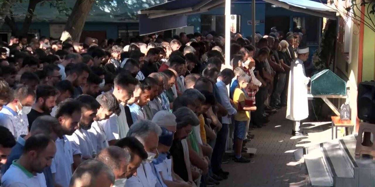 Unkapanı’ndaki motosiklet kazasında ölen genç toprağa verildi