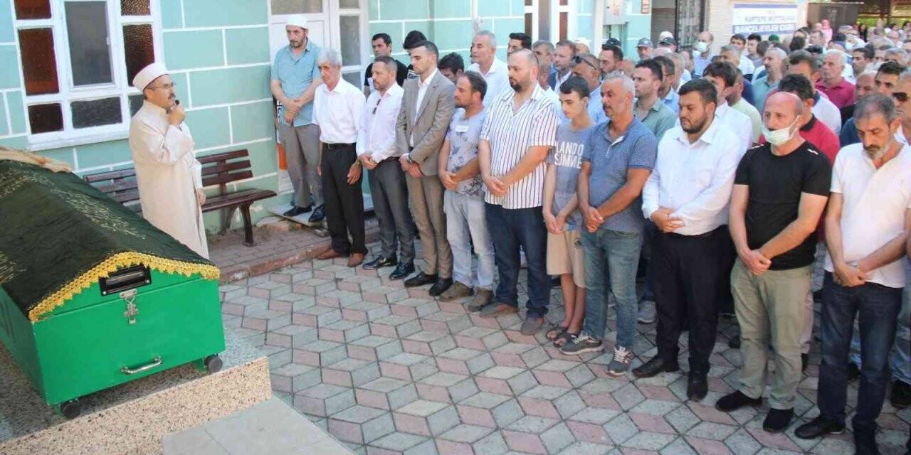 Kazada hayatını kaybeden 15 yaşındaki Sümeyye son yolculuğuna uğurlandı