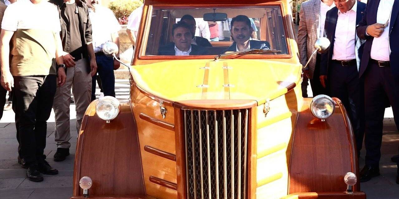 Bakan Kurum, çam ağacından yapılan aracı kullandı