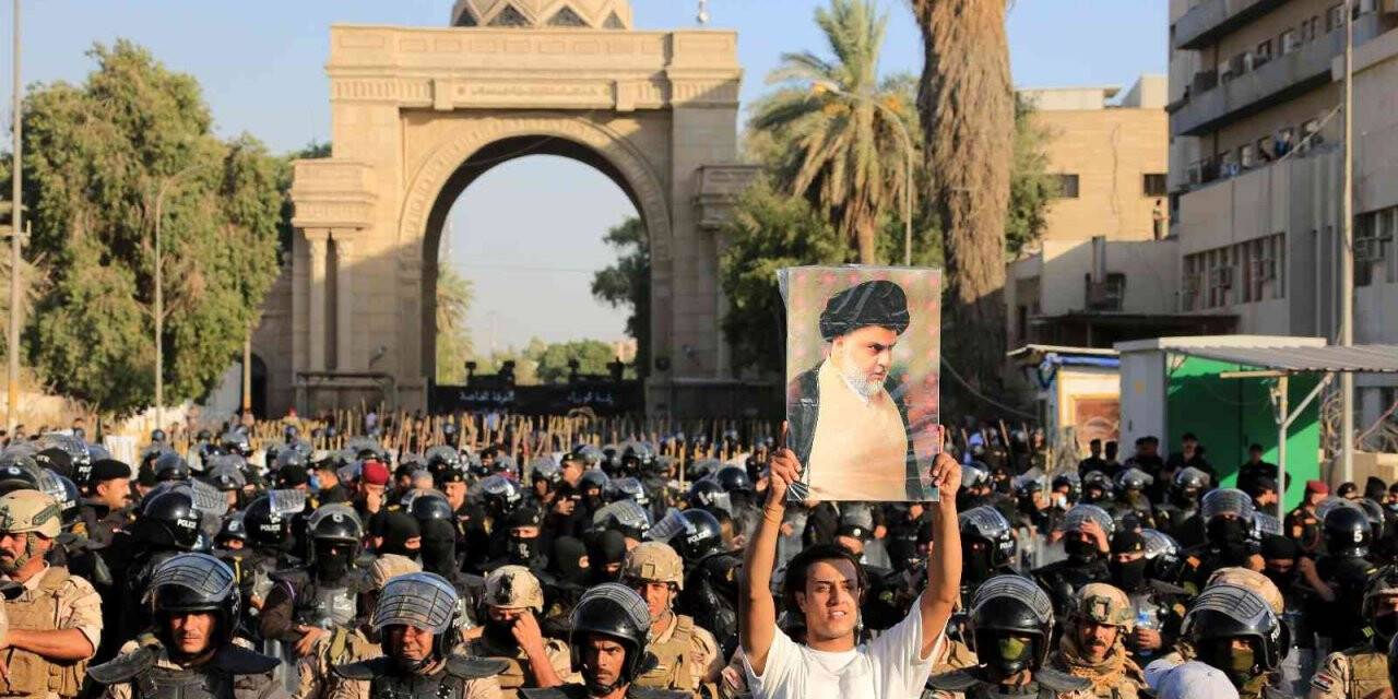 Irak Başbakanı el-Kazımi, protestoculardan derhal parlamentoyu terk etmelerini istedi